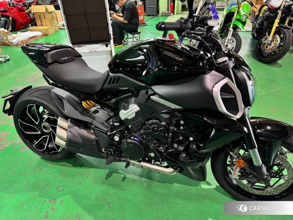 Проданный Ducati DIAVEL V4 2023 из Японии, фото 2