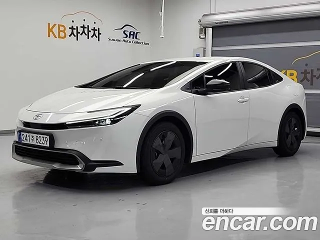Toyota Prius 5th Generation 2023 Белый из Кореи