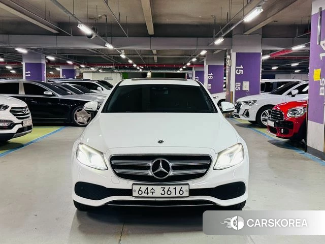 Mercedes-Benz E-Class W213 2018 Белый из Кореи