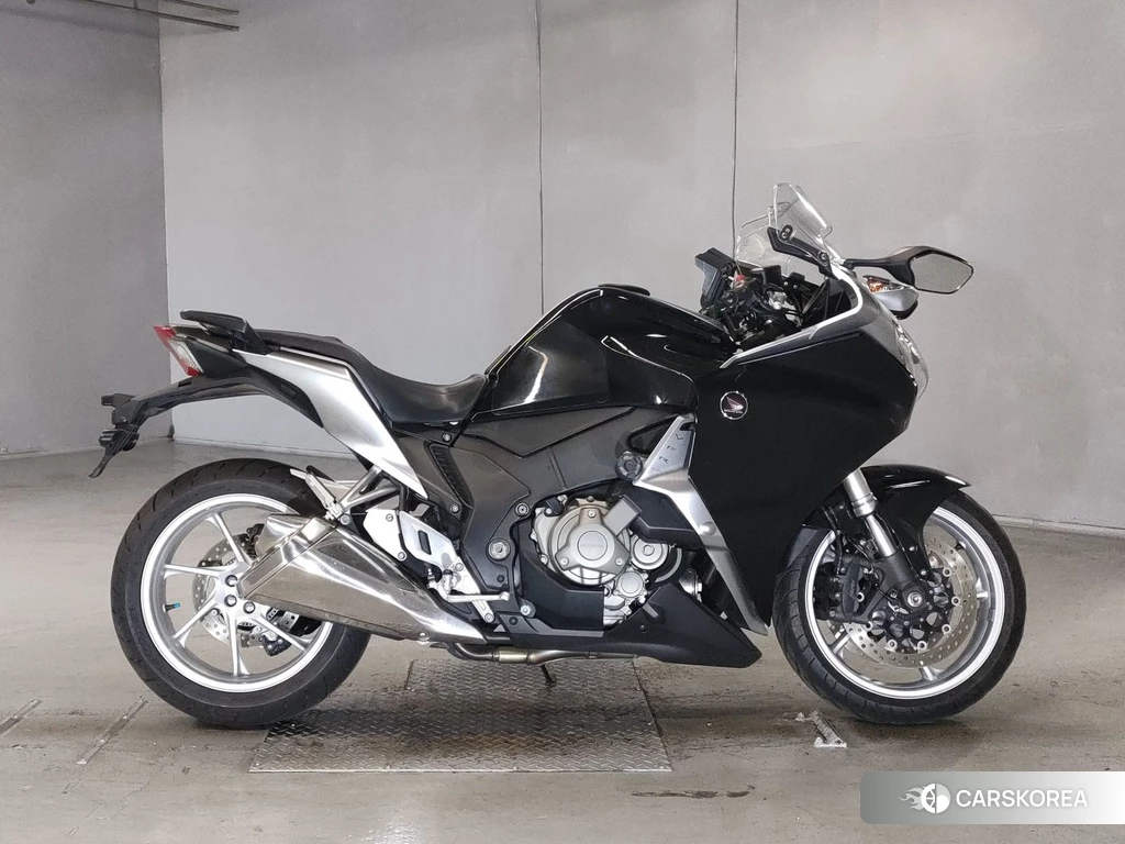 Проданный Honda VFR1200F DCT 2011 из Японии