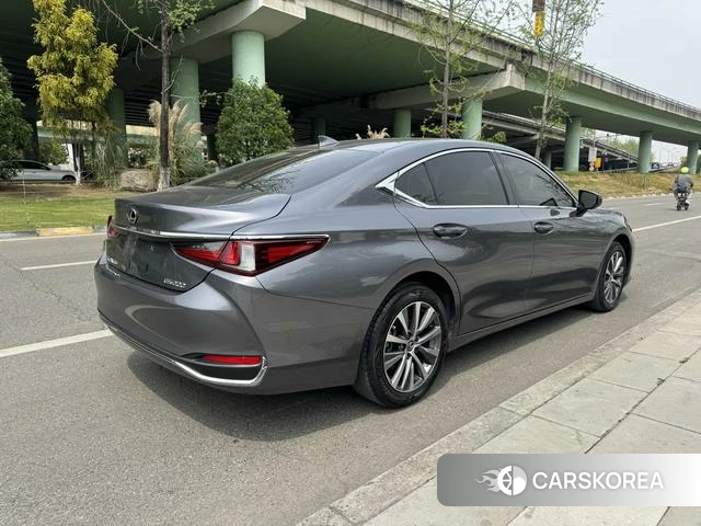 Lexus ES 2021 Темно-серый из Китая