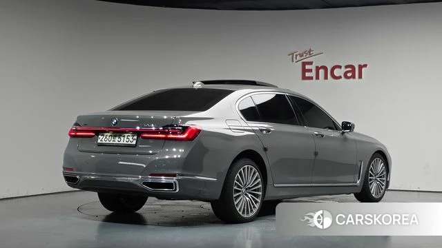BMW 7 Series (G11) 2020 Серебристо-серый из Кореи