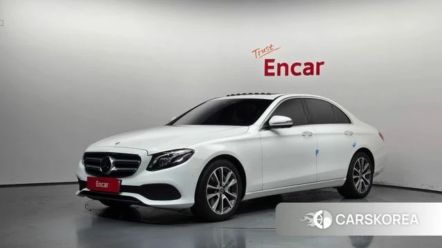 Mercedes-Benz E-Class W213 2018 Белый из Кореи