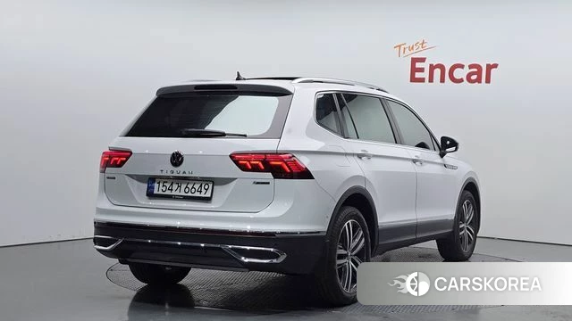 Volkswagen Tiguan Allspace 2022 Белый из Кореи