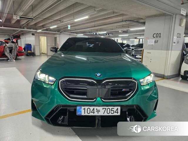 BMW M5 (G90) 2026 Темно-зеленый из Кореи