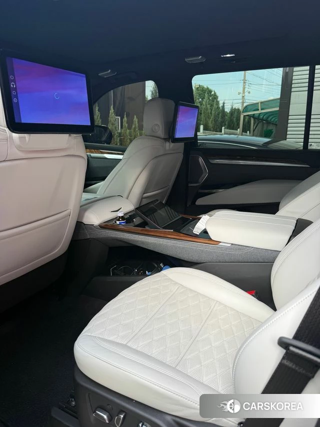 Cadillac Escalade 5th Generation 2025 Черный из Кореи
