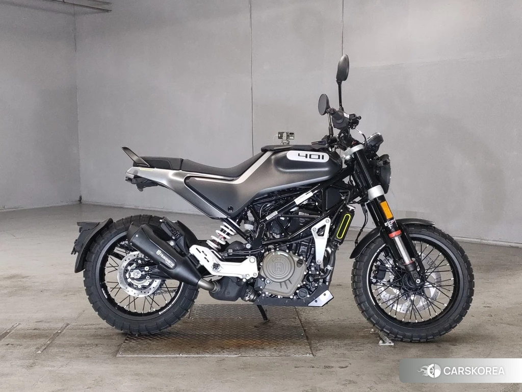 Проданный Husqvarna SVARTPILEN 401 2021 из Японии