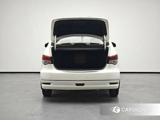 Nissan Xuan Yi 2018 Белый из Китая