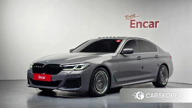 BMW 5 Series (G30) 2022 Серебристо-серый из Кореи