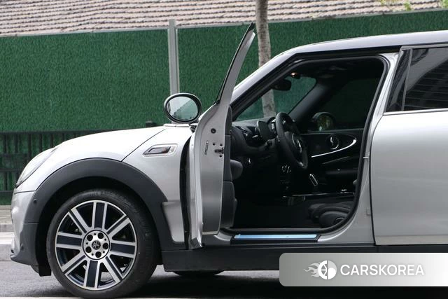 MINI CLUBMAN 2023 Серебристо-серый из Китая