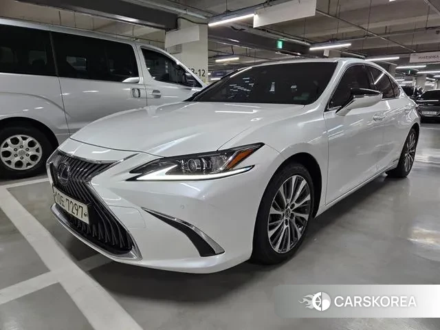 Lexus ES300h 7th generation 2019 Белый из Кореи
