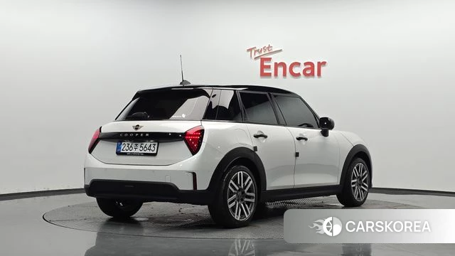 Mini Cooper C 4th generation 2026 Белый из Кореи