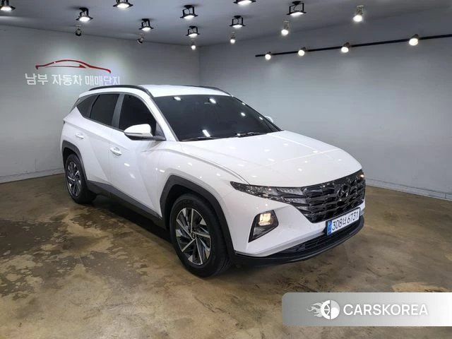 Hyundai Tucson (NX4) 2021 Жемчужный цвет из Кореи