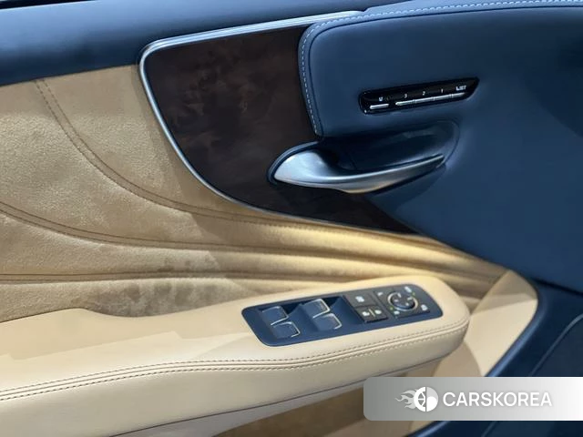 Lexus LS 2022 Черный из Китая