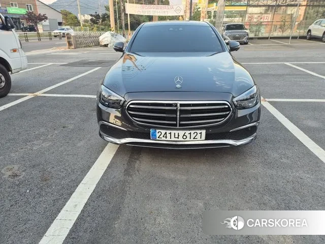 Mercedes-Benz E-Class W213 2023 Серый из Кореи