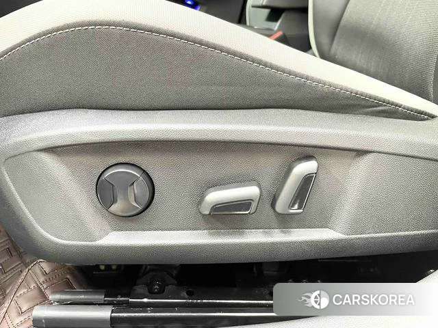 Volkswagen Golf 2023 Серебристо-серый из Китая