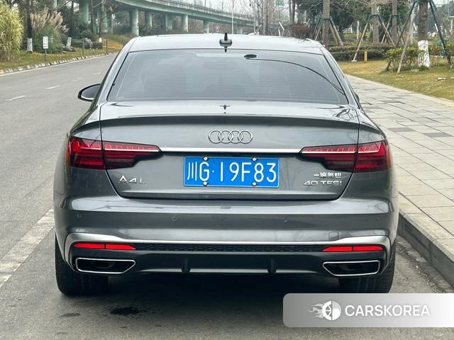 Audi A4L 2022 Темно-серый из Китая