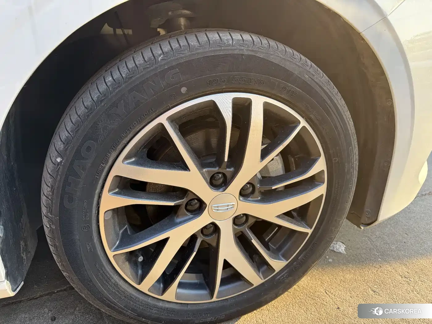 Geely Automobile Emgrand 2022 Белый из Китая, фото 2