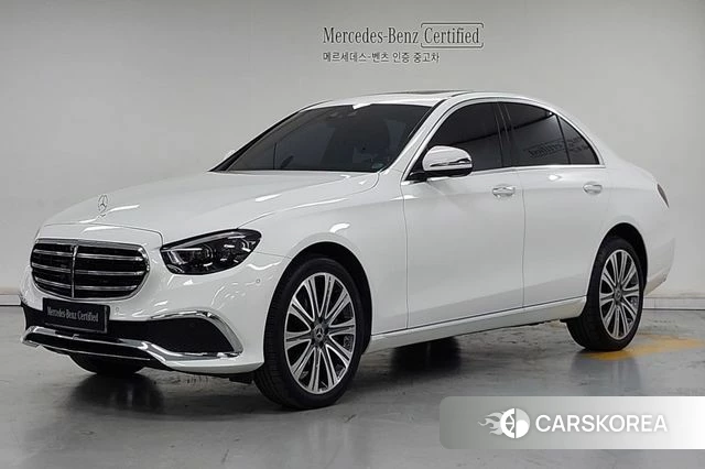Mercedes-Benz E-Class W213 2023 Белый из Кореи