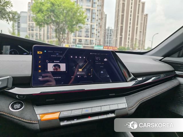 Chang'an UNI-V 2024 Темно-серый из Китая