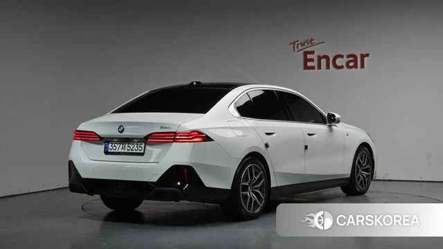BMW 5 Series (G60) 2024 Белый из Кореи