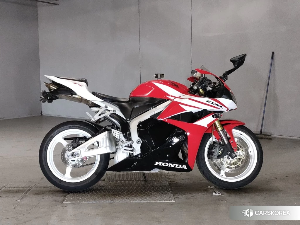 Проданный Honda CBR600RR 2021 из Японии, фото 2