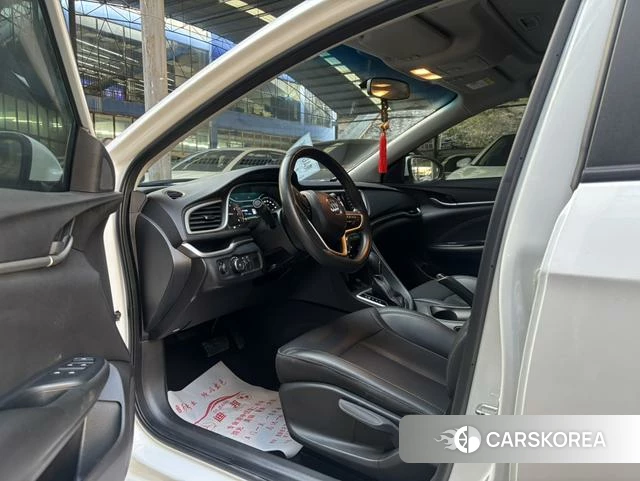 Buick Yinglang 2021 Белый из Китая