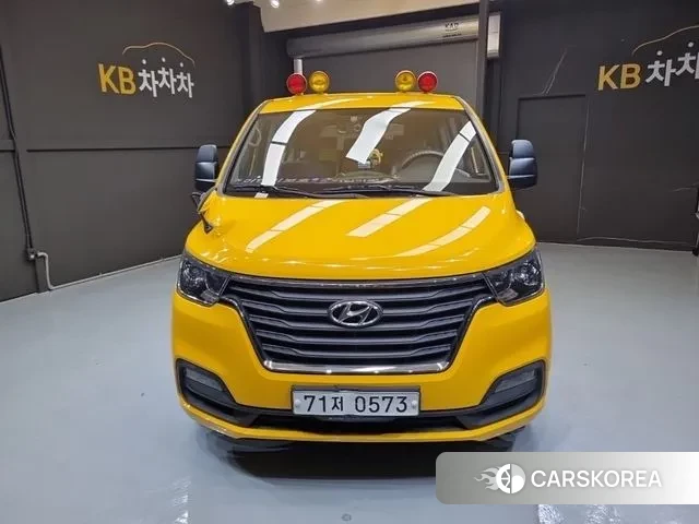 Hyundai The New Grand Starex 2018 Желтый из Кореи