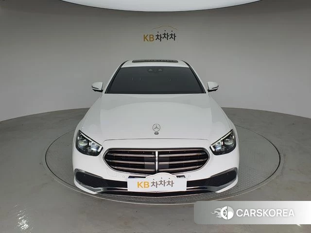 Mercedes-Benz E-Class W213 2023 Белый из Кореи