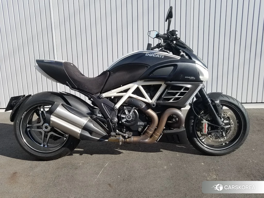 Проданный Ducati DIAVEL AMG 2012 из Японии