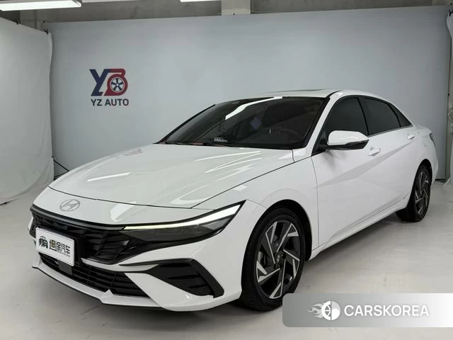 Hyundai Elantra 2023 Белый из Китая