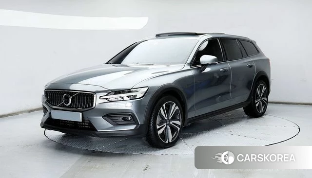Volvo V60 Cross-Country 2nd Generation 2020 Серый из Кореи
