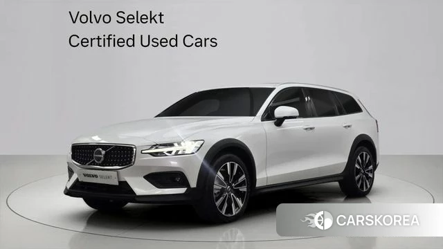 Volvo V60 Cross-Country 2nd Generation 2025 Белый из Кореи