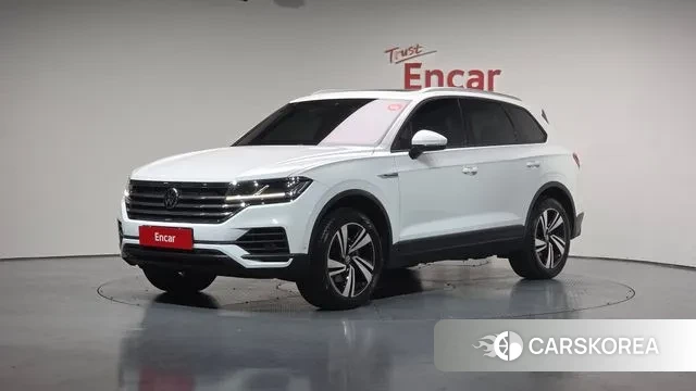 Volkswagen Touareg 3rd generation 2020 Белый из Кореи