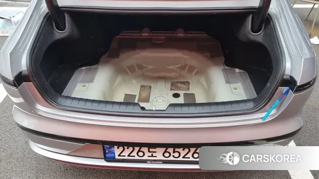 Hyundai Grandeur Hybrid (GN7) 2023 Серебряный из Кореи