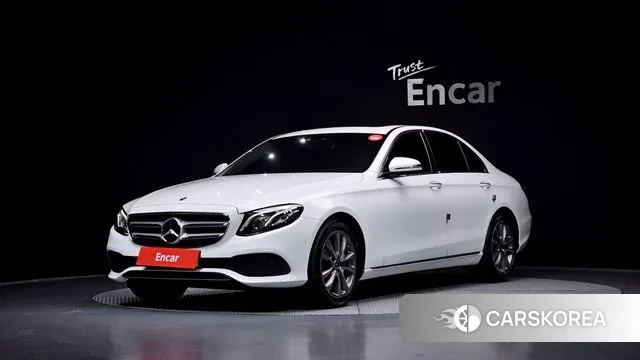 Mercedes-Benz E-Class W213 2018 Белый из Кореи