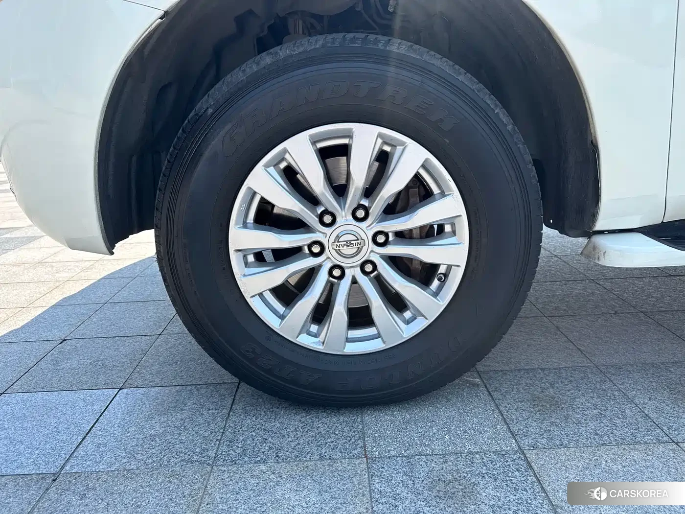 Nissan Toure 2018 Белый из Китая