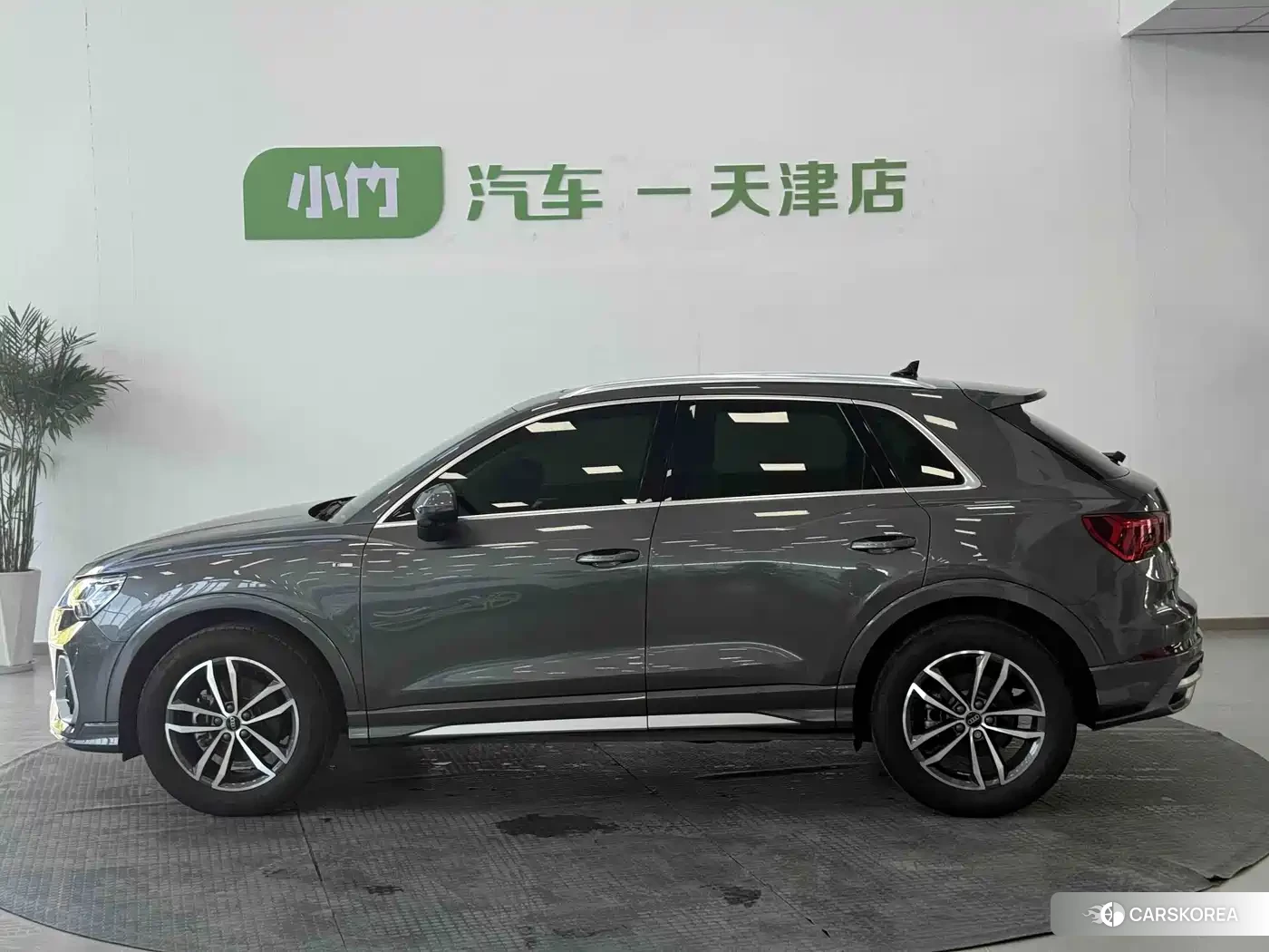 Audi Q3 2023 Silver/gray из Китая