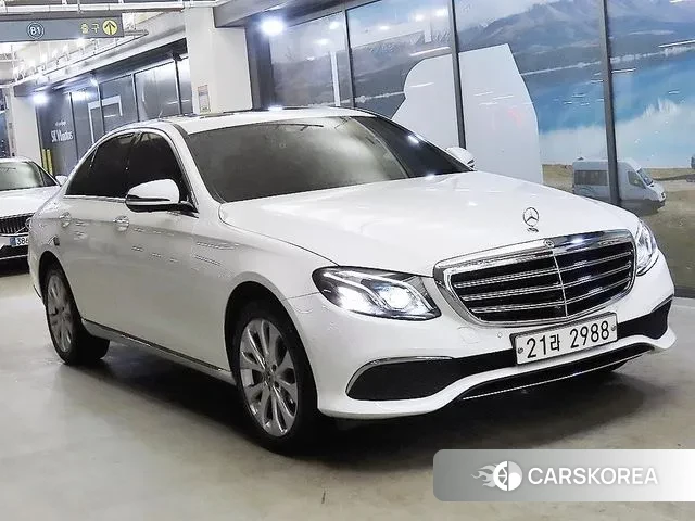 Mercedes-Benz E-Class W213 2018 Белый из Кореи