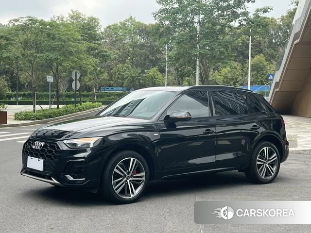 Audi Q5L 2021 Черный из Китая