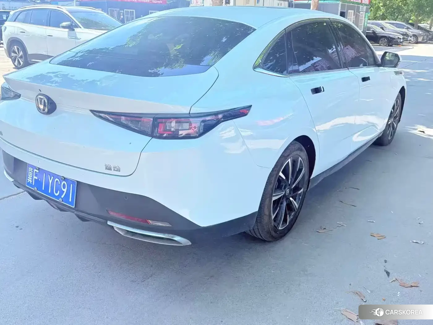 Chang'an Yidong 2025 Белый из Китая