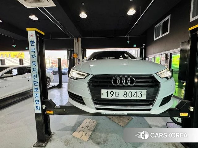 Audi A4 (B9) 2018 Белый из Кореи