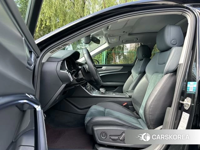 Audi A6 (import) 2021 Черный из Китая