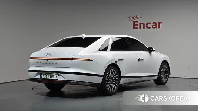 Hyundai Grandeur Hybrid (GN7) 2024 Белый из Кореи