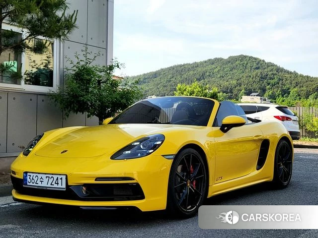 Porsche 718 Boxster 2019 Желтый из Кореи