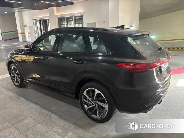 Audi Q5 (80A) 2025 Черный из Кореи