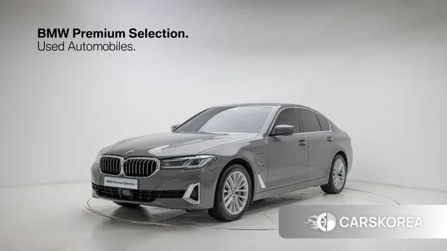 BMW 5 Series (G30) 2022 Серебристо-серый из Кореи
