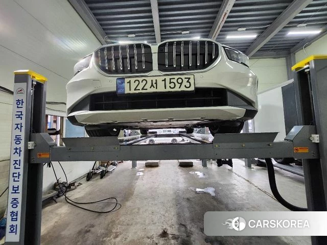 BMW 5 Series (G60) 2023 Белый из Кореи