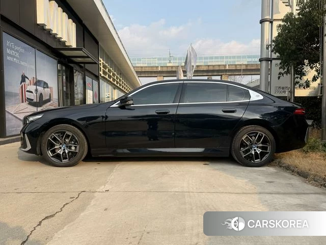 BMW i5 2025 Черный из Китая