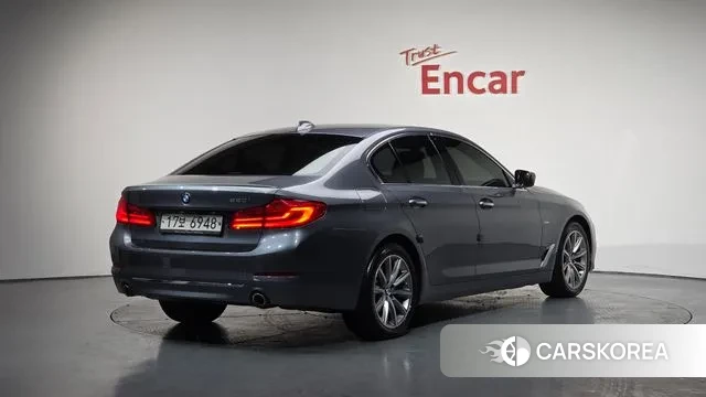 BMW 5 Series (G30) 2018 Светло-серебряный цвет из Кореи